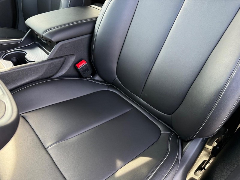 Jeep Grand Cherokee L Vehicle Full-screen Gallery Image 32