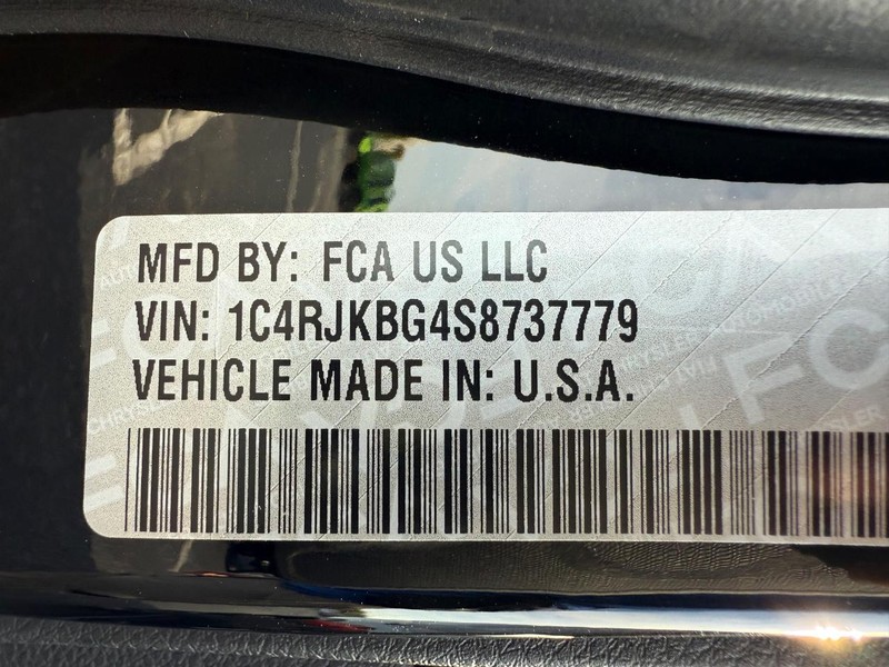 Jeep Grand Cherokee L Vehicle Full-screen Gallery Image 33