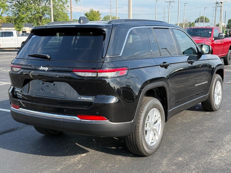 Jeep Grand Cherokee Vehicle Full-screen Gallery Image 3