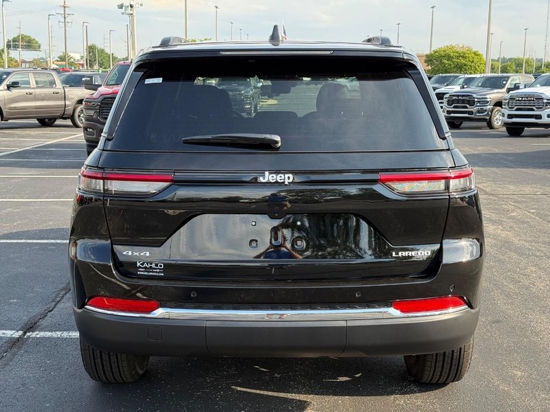 Jeep Grand Cherokee Vehicle Full-screen Gallery Image 4