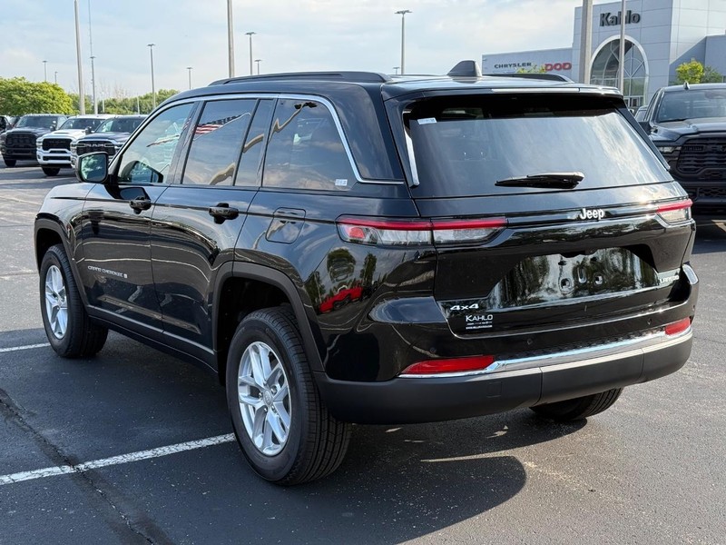 Jeep Grand Cherokee Vehicle Full-screen Gallery Image 5