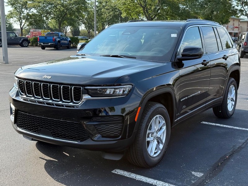 Jeep Grand Cherokee Vehicle Full-screen Gallery Image 8