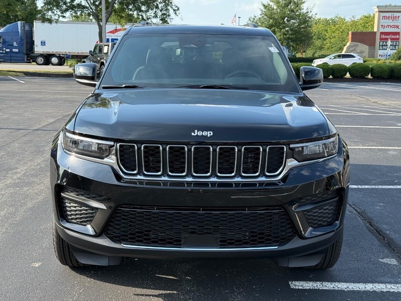 Jeep Grand Cherokee Vehicle Full-screen Gallery Image 9