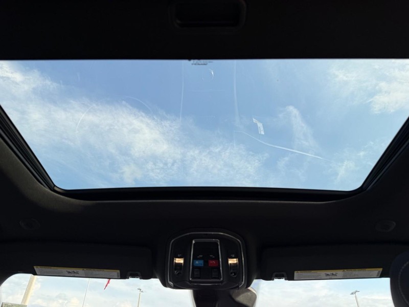 Jeep Grand Cherokee Vehicle Full-screen Gallery Image 12