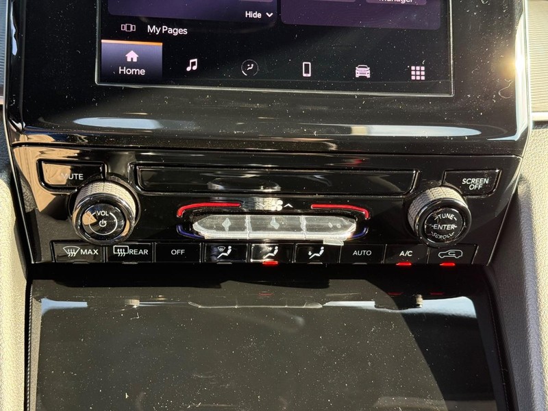 Jeep Grand Cherokee Vehicle Full-screen Gallery Image 25