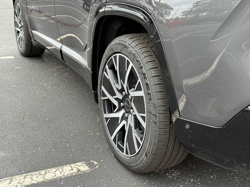 Jeep Wagoneer S Vehicle Full-screen Gallery Image 6