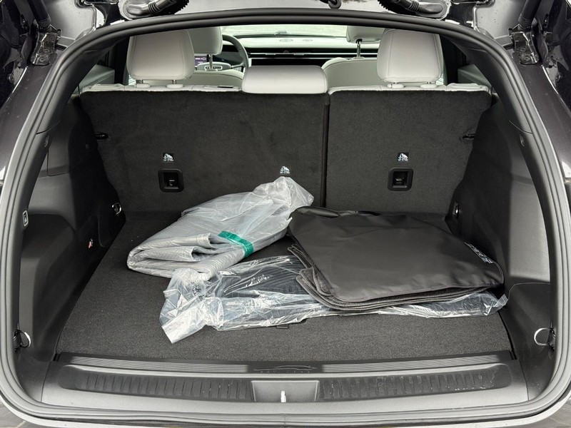 Jeep Wagoneer S Vehicle Full-screen Gallery Image 7