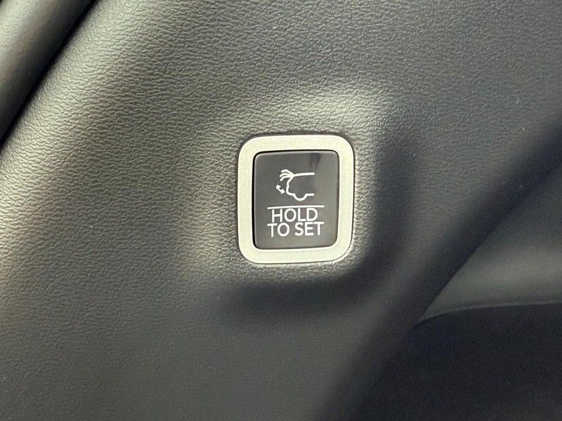 Jeep Wagoneer S Vehicle Full-screen Gallery Image 8