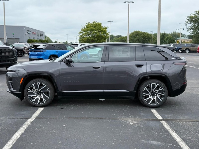 Jeep Wagoneer S Vehicle Full-screen Gallery Image 9