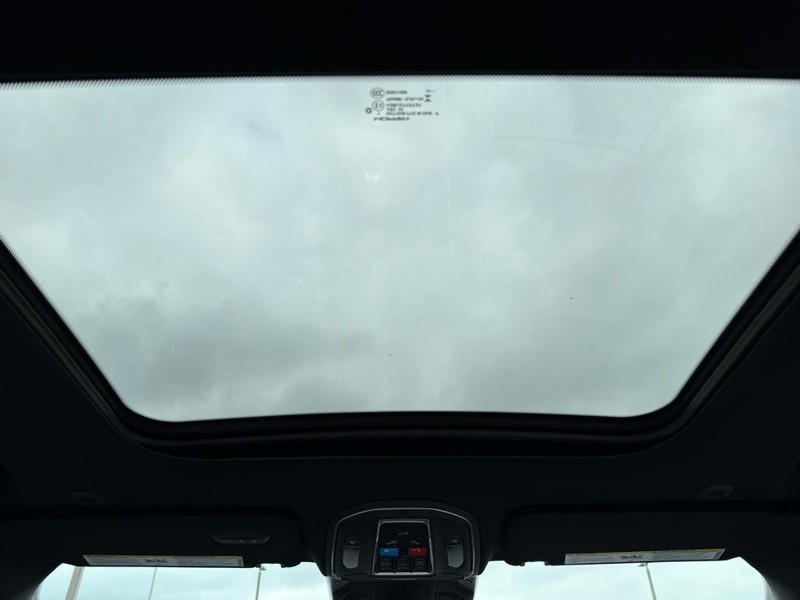 Jeep Wagoneer S Vehicle Full-screen Gallery Image 14