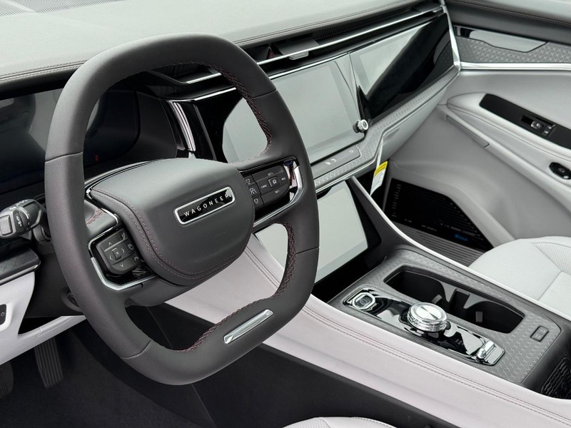 Jeep Wagoneer S Vehicle Full-screen Gallery Image 21