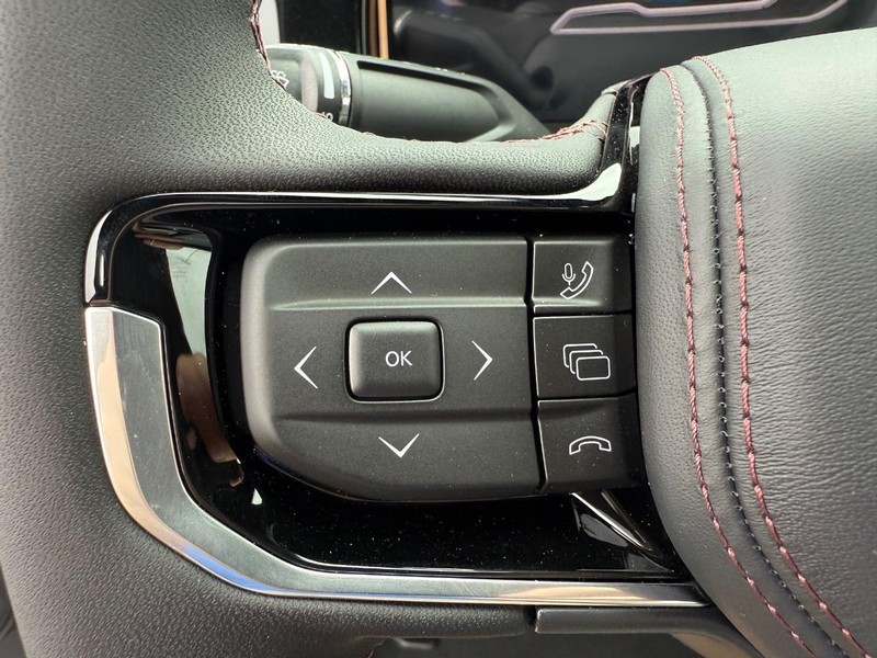 Jeep Wagoneer S Vehicle Full-screen Gallery Image 22