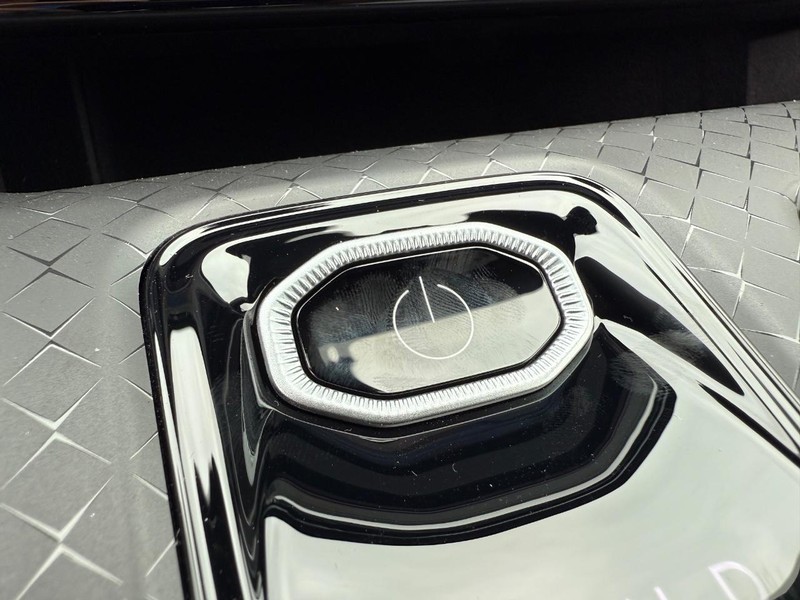 Jeep Wagoneer S Vehicle Full-screen Gallery Image 24