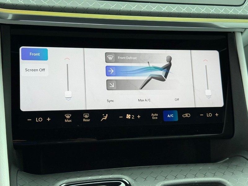 Jeep Wagoneer S Vehicle Full-screen Gallery Image 27