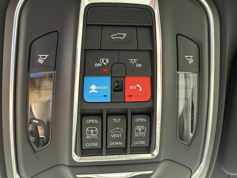 Jeep Wagoneer S Vehicle Full-screen Gallery Image 30