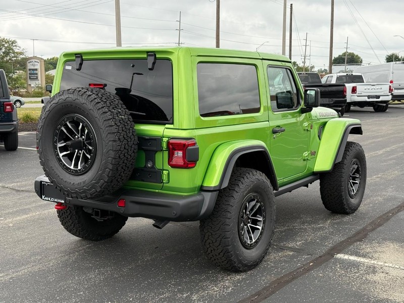 Jeep Wrangler Vehicle Full-screen Gallery Image 3