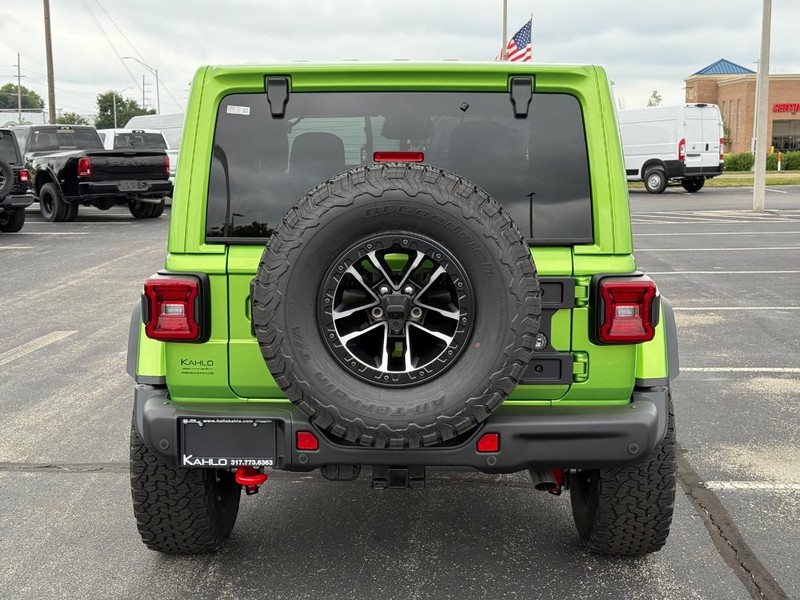 Jeep Wrangler Vehicle Full-screen Gallery Image 4