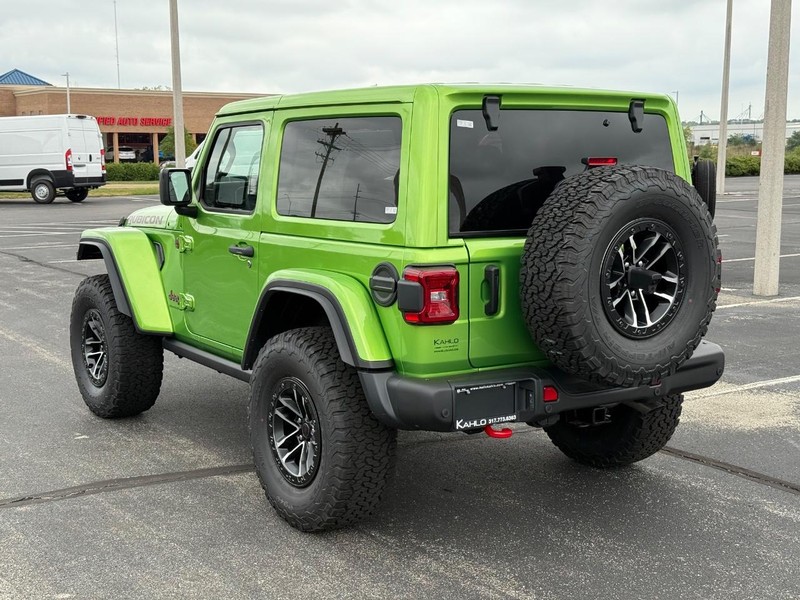 Jeep Wrangler Vehicle Full-screen Gallery Image 5
