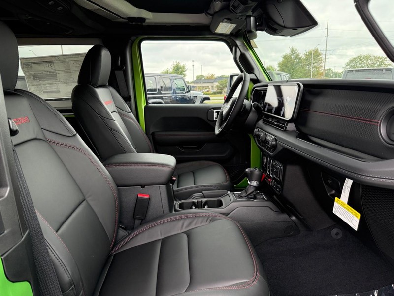 Jeep Wrangler Vehicle Full-screen Gallery Image 11