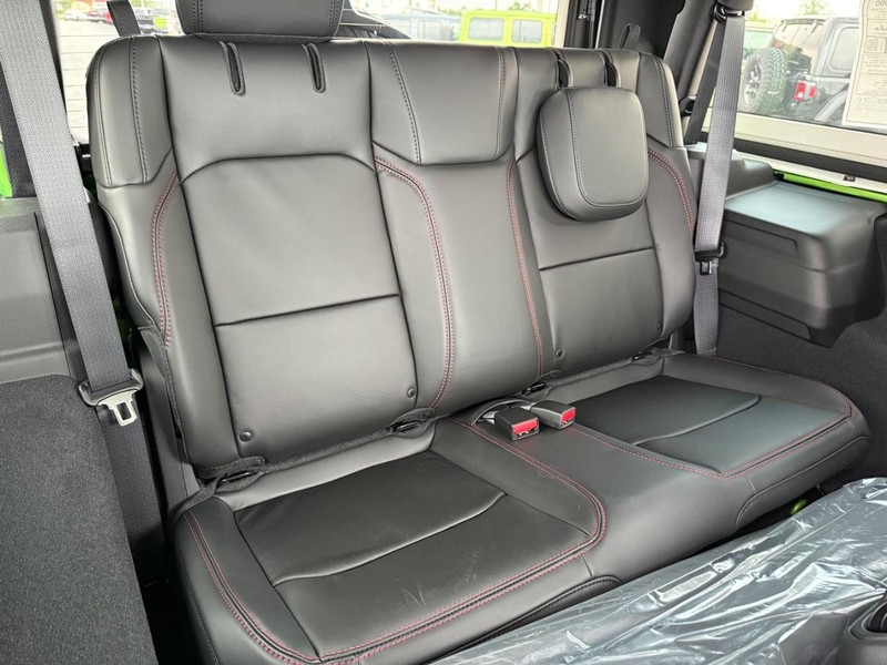 Jeep Wrangler Vehicle Full-screen Gallery Image 14