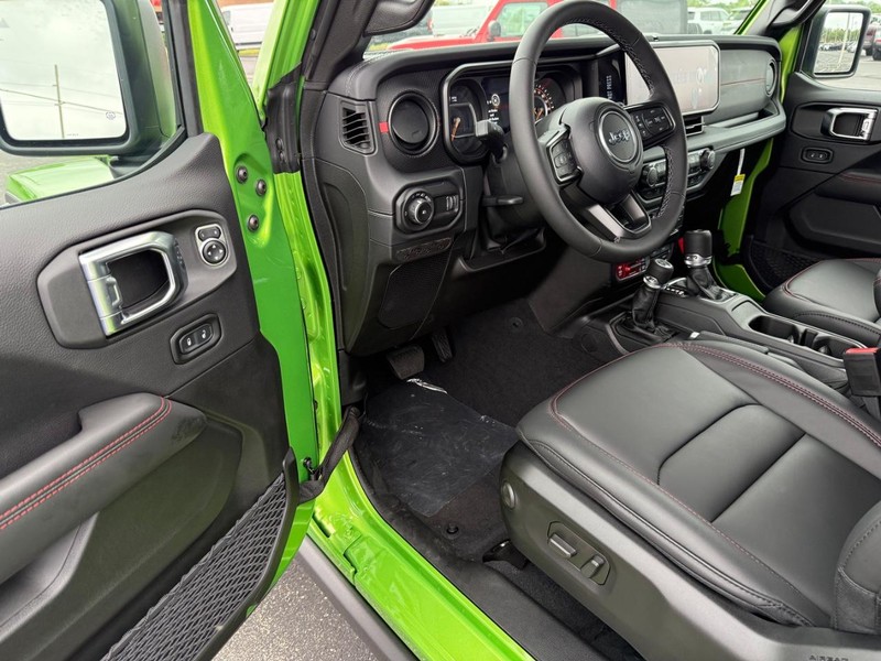 Jeep Wrangler Vehicle Full-screen Gallery Image 15