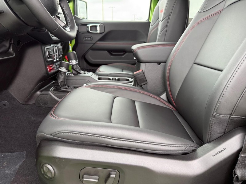 Jeep Wrangler Vehicle Full-screen Gallery Image 16