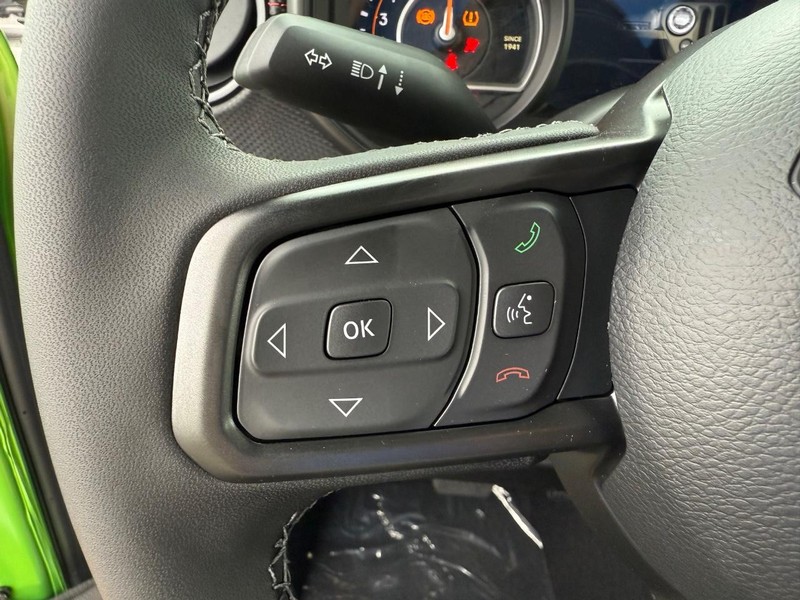 Jeep Wrangler Vehicle Full-screen Gallery Image 18