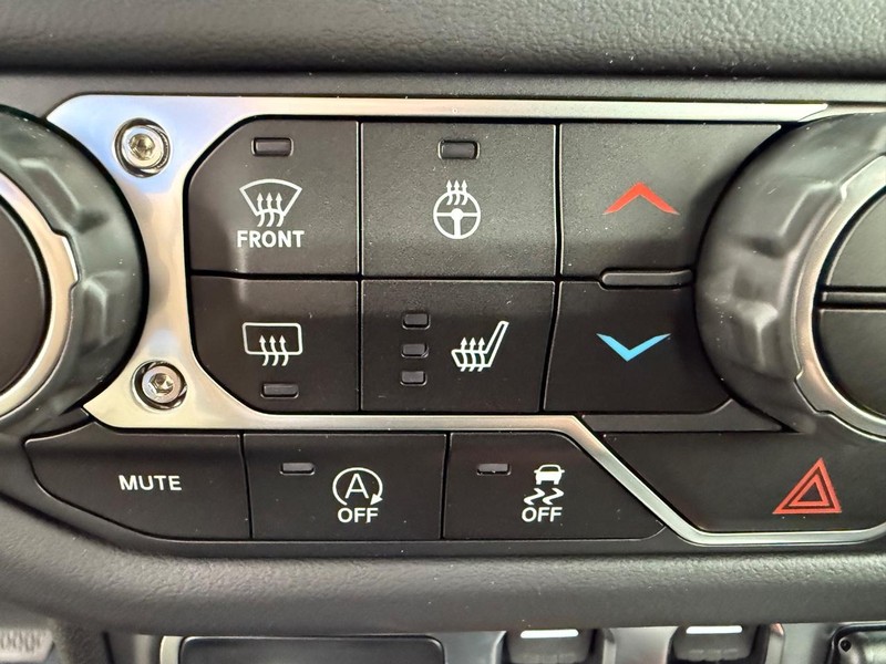 Jeep Wrangler Vehicle Full-screen Gallery Image 21