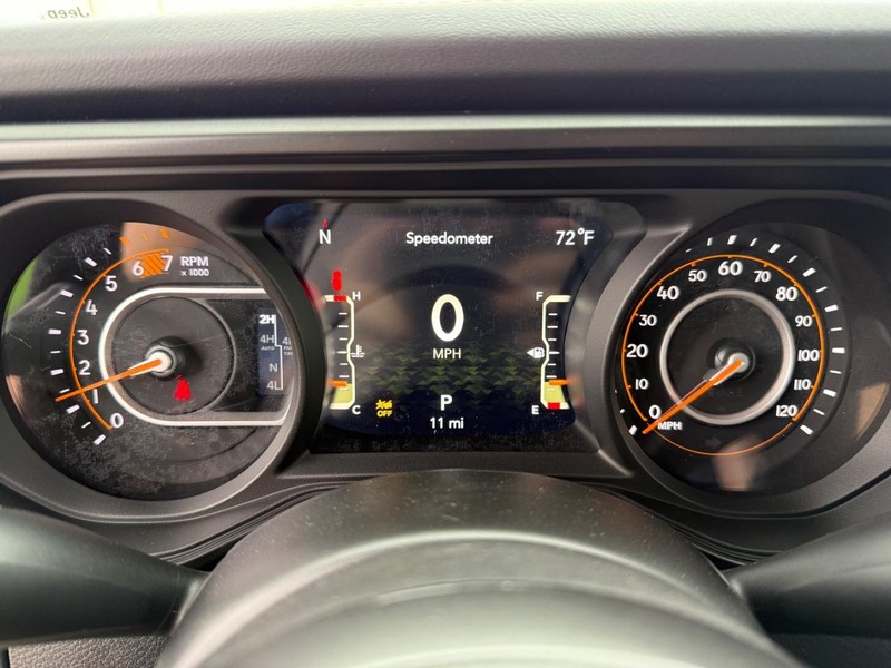 Jeep Wrangler Vehicle Full-screen Gallery Image 27