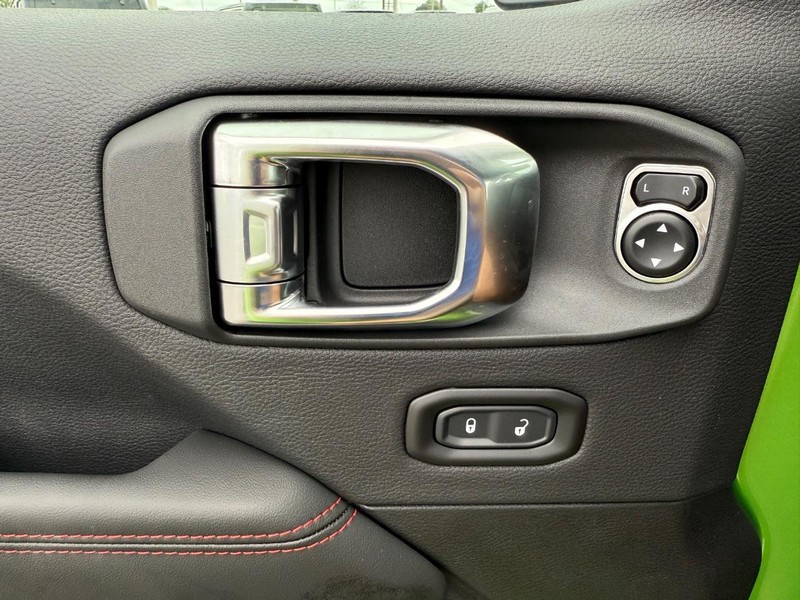 Jeep Wrangler Vehicle Full-screen Gallery Image 29