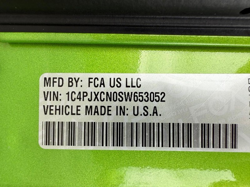 Jeep Wrangler Vehicle Full-screen Gallery Image 31