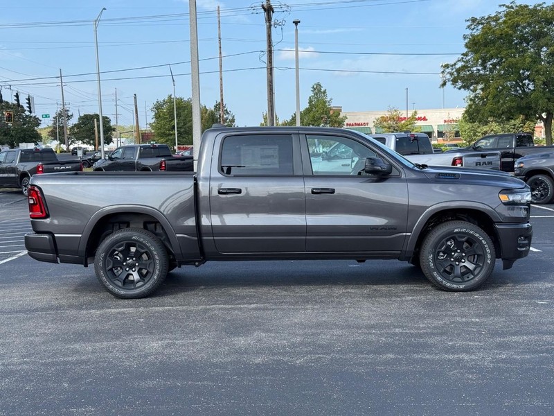 Ram 1500 Vehicle Full-screen Gallery Image 2