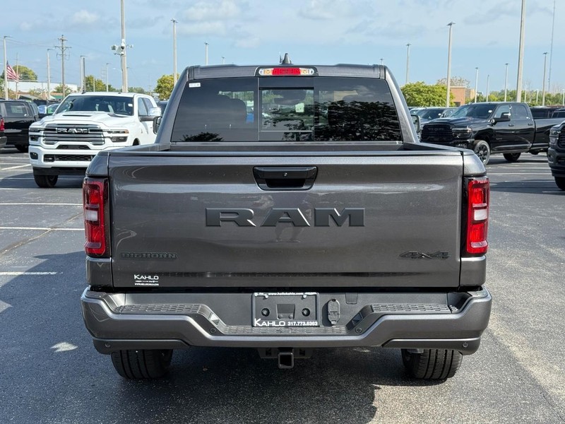 Ram 1500 Vehicle Full-screen Gallery Image 4