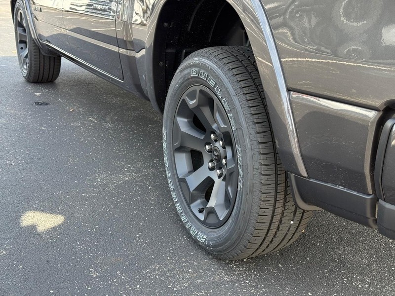 Ram 1500 Vehicle Full-screen Gallery Image 6