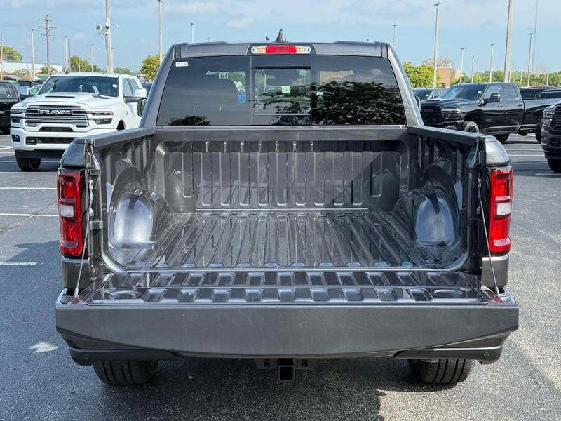 Ram 1500 Vehicle Full-screen Gallery Image 7