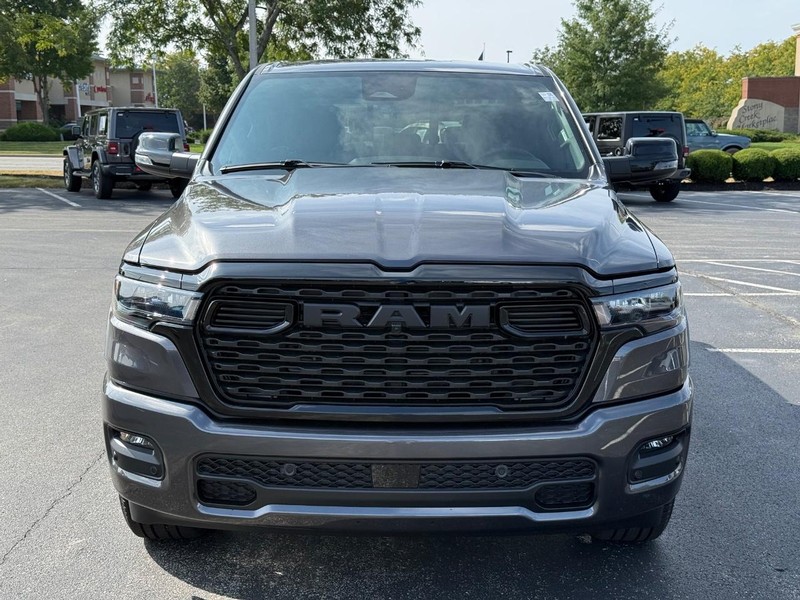 Ram 1500 Vehicle Full-screen Gallery Image 9