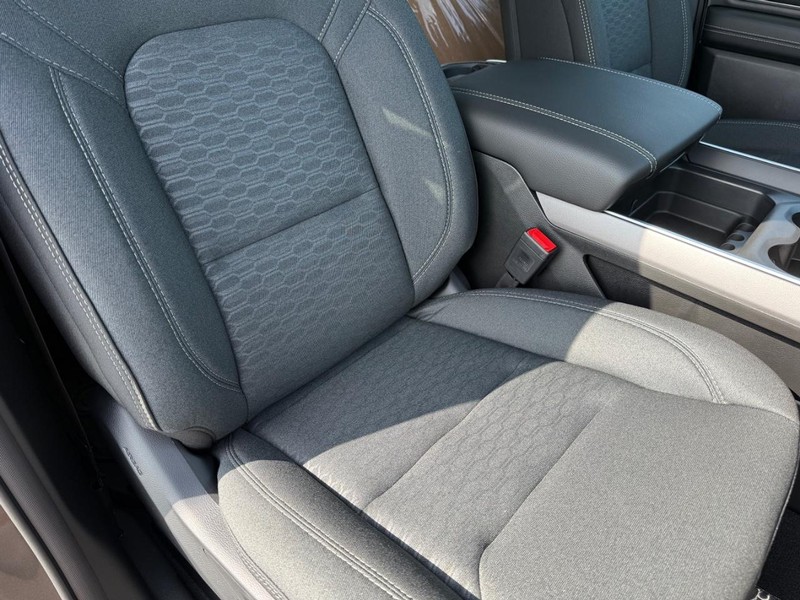 Ram 1500 Vehicle Full-screen Gallery Image 15