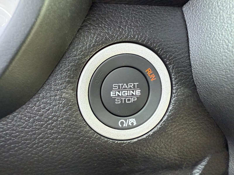 Ram 1500 Vehicle Full-screen Gallery Image 21