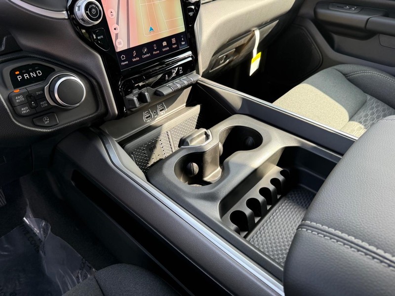 Ram 1500 Vehicle Full-screen Gallery Image 24