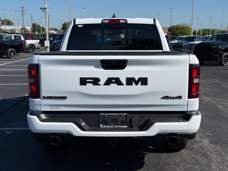 Ram 1500 Vehicle Full-screen Gallery Image 4