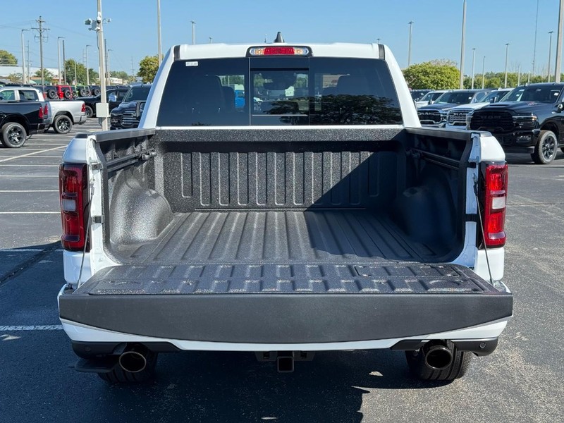 Ram 1500 Vehicle Full-screen Gallery Image 7