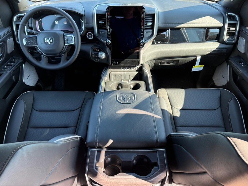 Ram 1500 Vehicle Full-screen Gallery Image 12