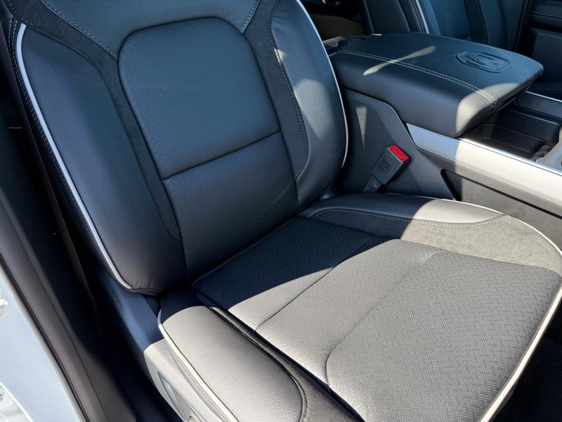 Ram 1500 Vehicle Full-screen Gallery Image 15