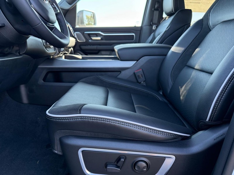 Ram 1500 Vehicle Full-screen Gallery Image 17