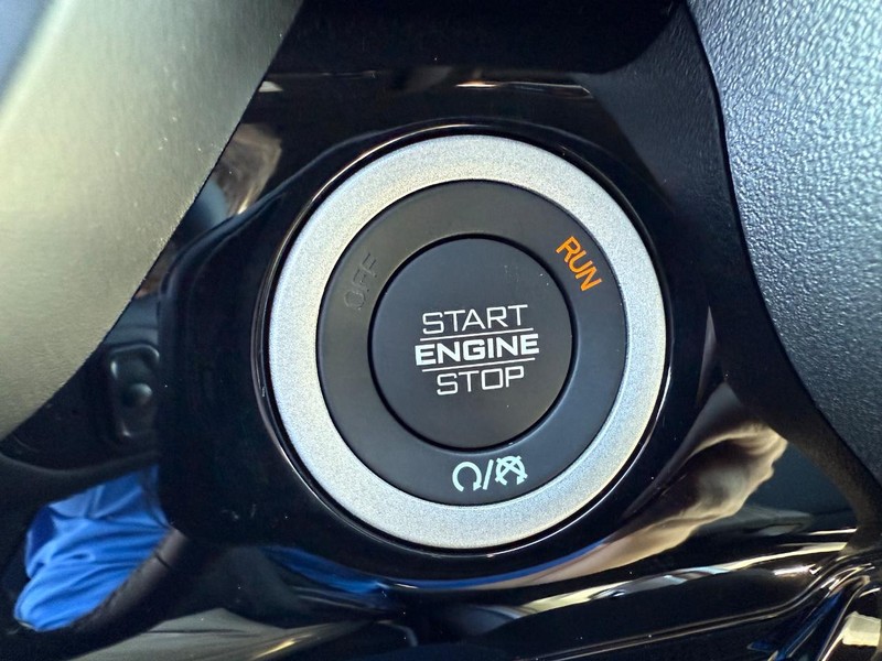 Ram 1500 Vehicle Full-screen Gallery Image 21