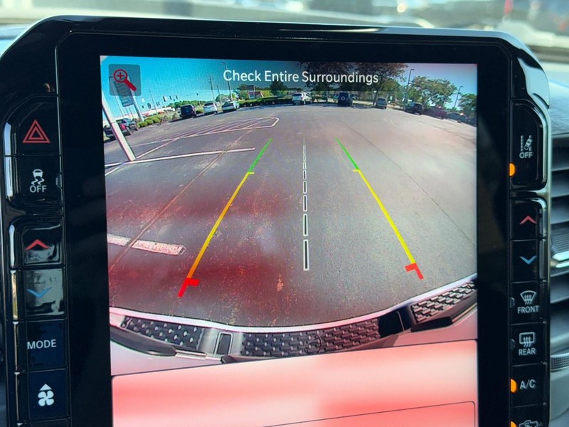 Ram 1500 Vehicle Full-screen Gallery Image 23