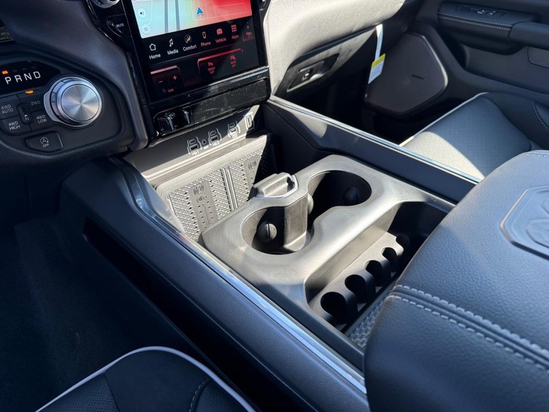 Ram 1500 Vehicle Full-screen Gallery Image 25