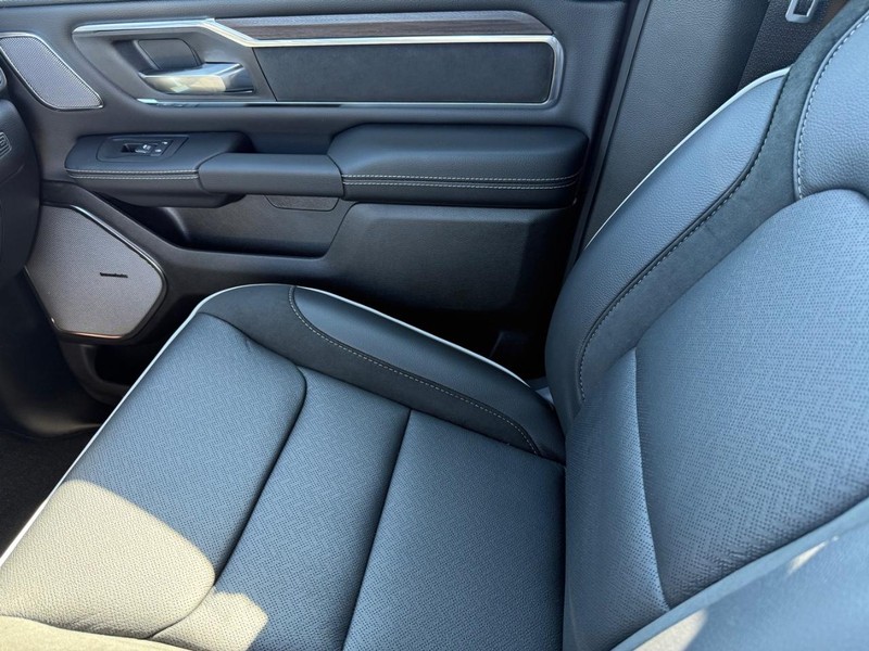 Ram 1500 Vehicle Full-screen Gallery Image 26