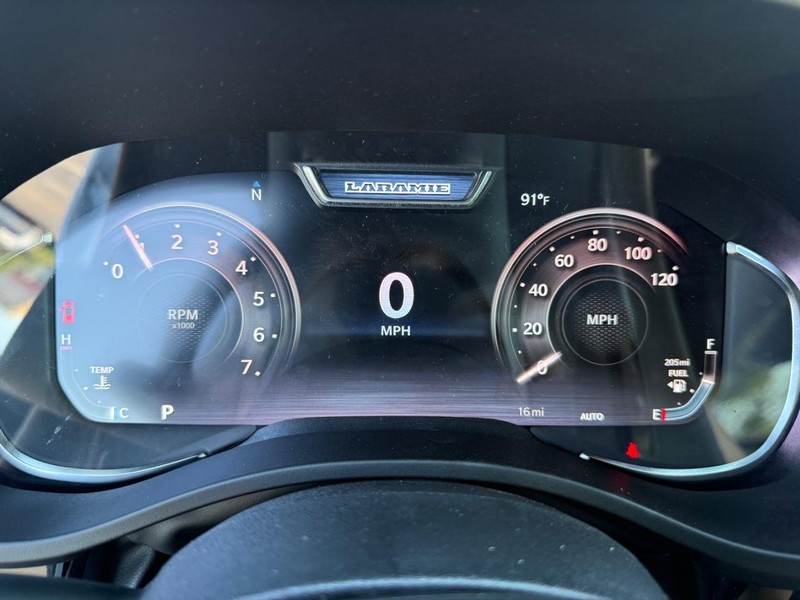 Ram 1500 Vehicle Full-screen Gallery Image 27