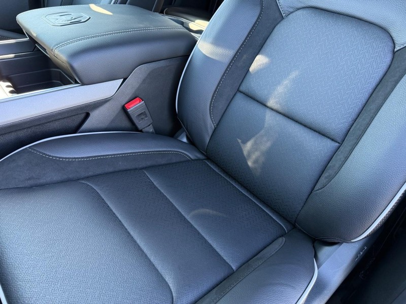 Ram 1500 Vehicle Full-screen Gallery Image 29